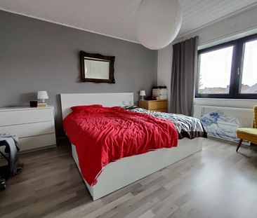 Moderne und toll aufgeteilte 3 Zimmer - Dachgeschosswohnung mit Balkon in Alpen! - Photo 1