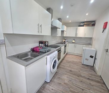 Monarch Close, Feltham TW14, London - Photo 5