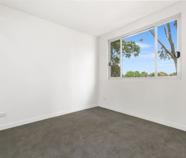 Modern Two Bedroom in a Quiet Complex - Photo 2