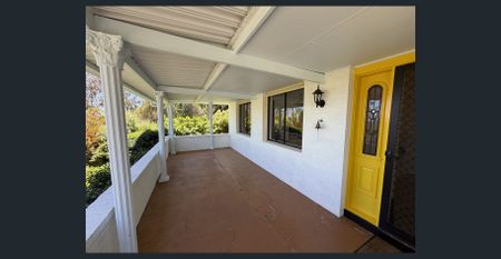 Charming Family Home in Mount Victoria - Photo 4