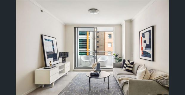 Spacious LV6 City Apartment - Photo 1
