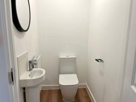 3 bedroom detached house to rent - Photo 3