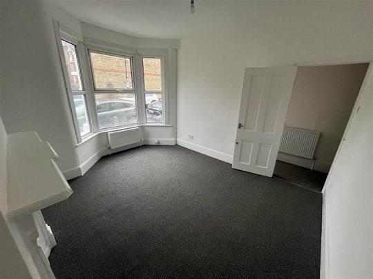 3 bedroom end of terrace house to rent - Photo 1