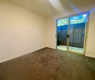 Ground floor, TWO outdoor areas! - Photo 1