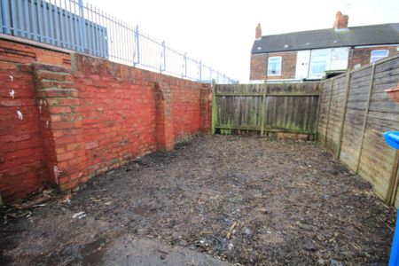 2 bedroom terraced house to rent - Photo 2