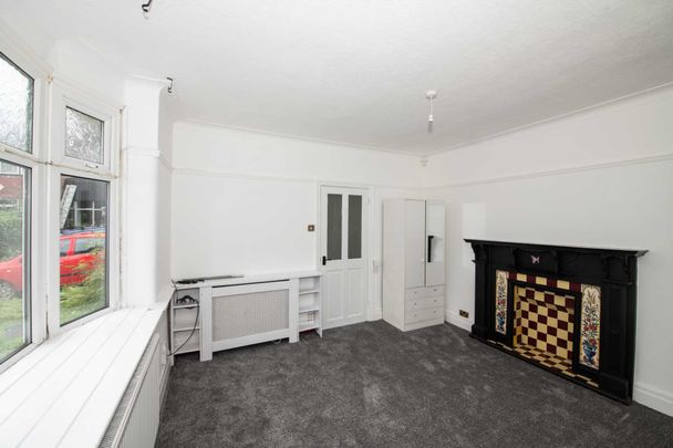 Price £1,000 pcm - Available 25/10/2024 - Unfurnished - Photo 1