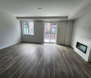 For Lease - 8 Victor Metcalf Lane, Richmond Hill, Ontario - Photo 2