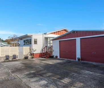 Three Bedroom Home in Kensington - Photo 3