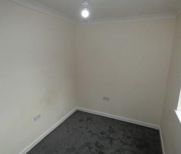 2 bed Apartment - To Let - Photo 5