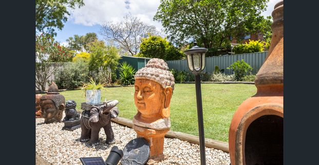 Beautifully Renovated Family Home in a Quiet, Peaceful Street - Photo 1