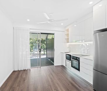 PERFECTLY POSITIONED MODERN 2 BEDROOM UNIT - Photo 2