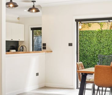 Stunning presentation in this fully renovated FURNISHED residence - Photo 4