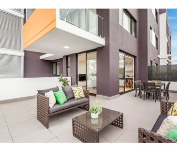 Sleek & Spacious One-Bedroom Apartment with Outdoor Entertaining - Photo 1