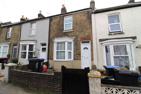 2 bedroom terraced house to rent - Photo 2