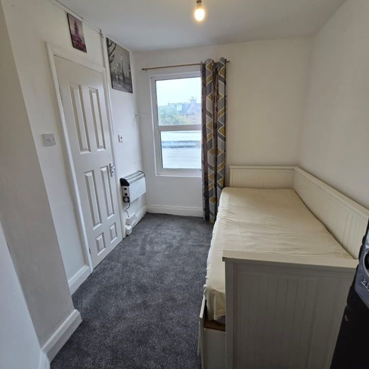 Studio Flat, Myddleton Road, N22 - Photo 1