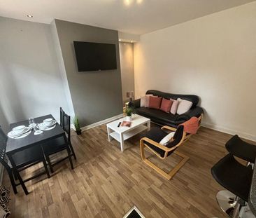 3 bedroom end of terrace house to rent - Photo 2