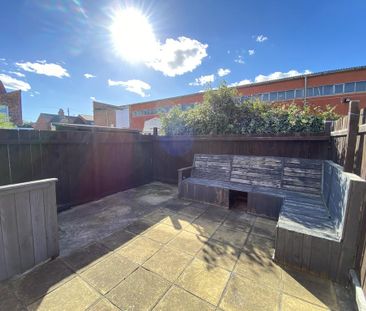 2 bedroom end of terrace house to rent - Photo 5