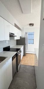 1 Bed 1 Bath Near Downtown, English Bay Sunset Beach, Stanley Park - Photo 4