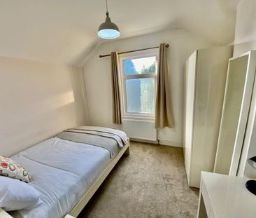 1 bedroom in a house share to rent - Photo 1