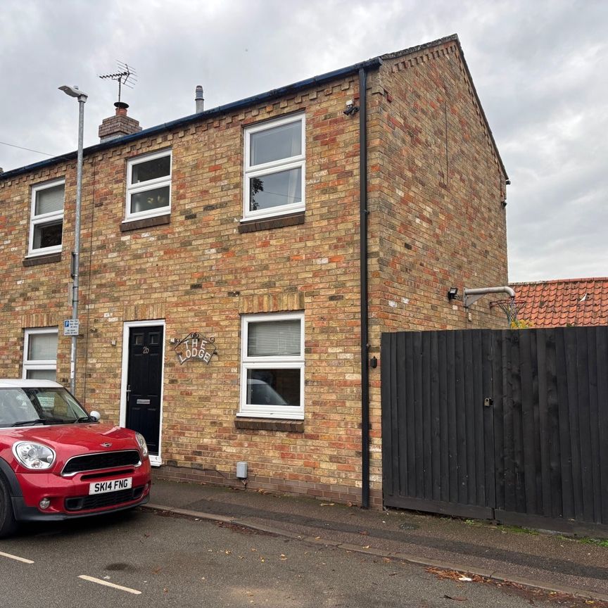 PETERBOROUGH - Photo 1