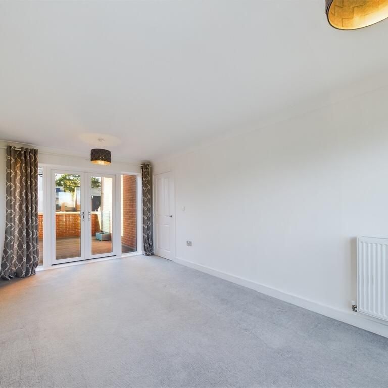 Kingsway Boulevard - Photo 1