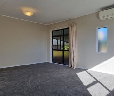 Four-bedroom in Bell Block - Photo 3