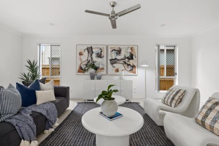 Immaculate Family Home with Ducted Aircon, Solar and Spacious Living ! - Photo 4