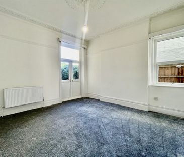 3 bed Flat Satanita Road, SS0 - Photo 4