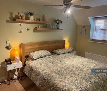 3 bedroom semi-detached house to rent - Photo 5