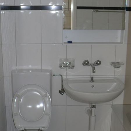 Klein aber fein! Helle 2-Zimmerwohnung im 11. Stock mit Aussicht zu vermieten - Photo 4