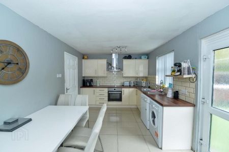 39 Loughlea, Belfast, BT5 4PA - Photo 3