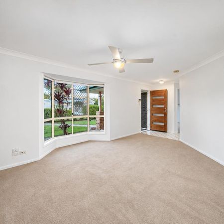 SPACIOUS & FRESHLY UPDATED HOME IN SOUGHT AFTER NORTH RISE ESTATE - Photo 4