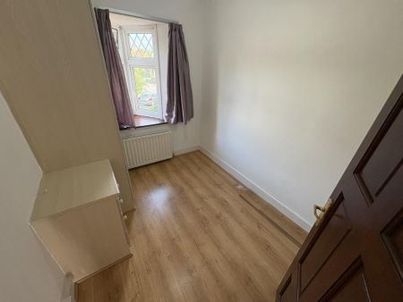 4 bedroom semi-detached house to rent - Photo 4