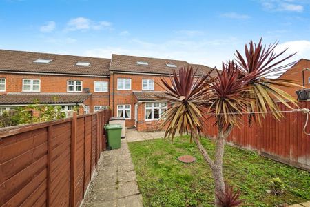 3 bedroom detached house to rent - Photo 2