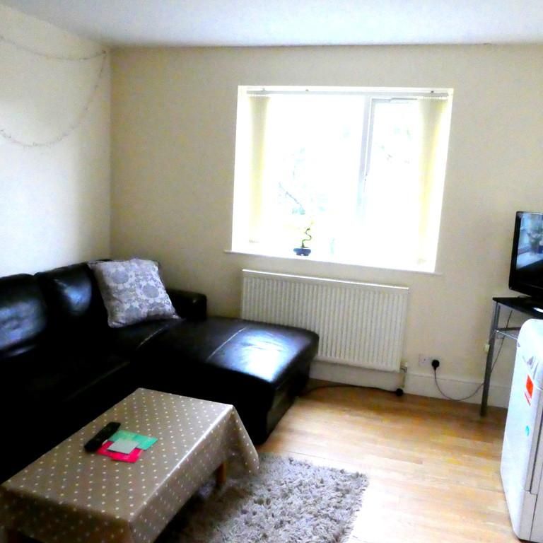 5 bedroom semi-detached house to rent - Photo 1