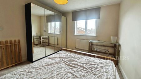 5 bedroom terraced house to rent - Photo 4