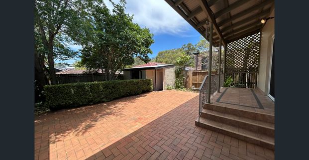 Spacious Family Retreat in Prime Location! - Photo 1