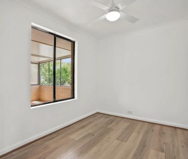 Freshly painted home with large gardens and versatile living spaces. - Photo 4