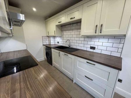 College Road, Southwater, Horsham, RH13 - Photo 4