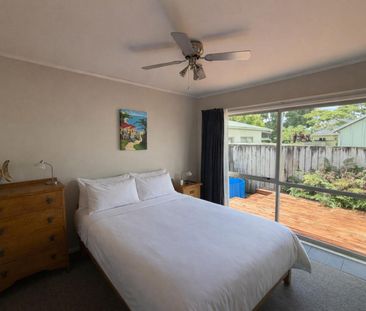 Charming 2-Bedroom House with Sleepout - Photo 5