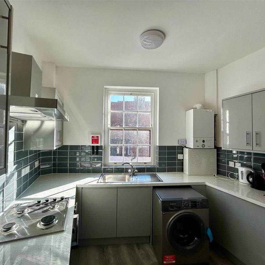 1 bedroom property to rent West Street, Fareham, Hampshire, PO16 - Photo 1