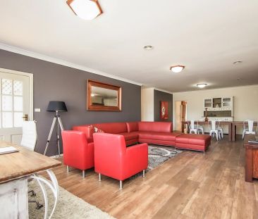 SHARE HOUSE - Perfect Student or FIFO Accommodation - Photo 1