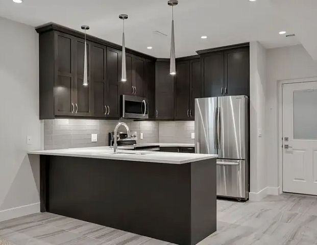 Stunning Executive - 1 Bedroom Suite - City of Calgary Approved | 23 Hunter Street Northwest, Calgary - Photo 1