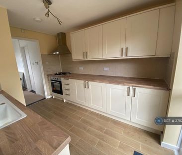 3 bedroom semi-detached house to rent - Photo 6