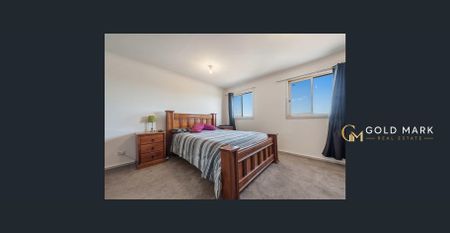 BIG FAMILY HOME WITH EVEN BIGGER POTENTIAL - Photo 3