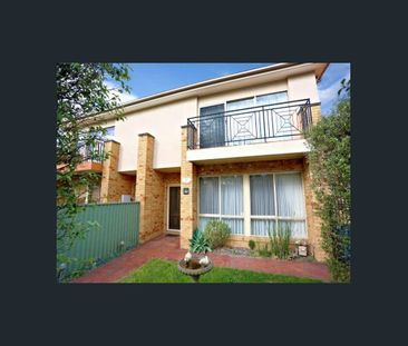 LOCATION LOCATION LOCATION ! - Photo 5