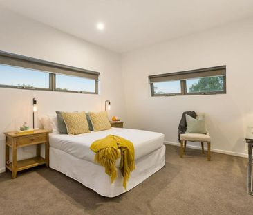 Spacious Light-Filled Townhouse in the Heart of Balaclava - Photo 6