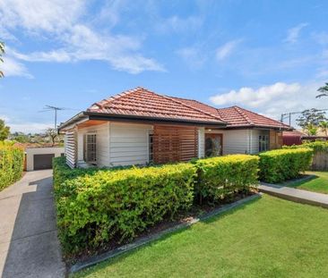 Beautiful Home in Wavell Heights - Photo 3