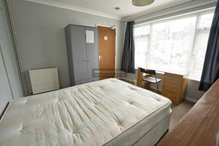 3 bedroom end of terrace house to rent - Photo 2