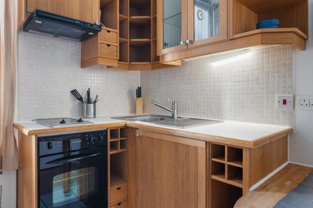 BILLS INCLUDED - A modern studio apartment in this period property in Pimlico, London SW1V - Student - Photo 5